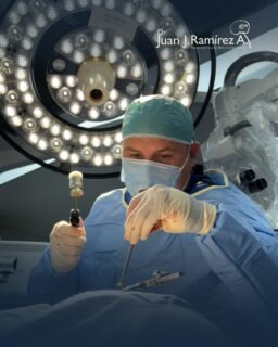 🧠 En neurocirugía, el momento del abordaje puede cambiar por completo el pronóstico de un paciente.
Detectar y tratar una condición neurológica a tiempo permite actuar antes de que el daño avance y comprometa funciones importantes como el movimiento, el habla o la memoria.
Una valoración oportuna puede marcar la diferencia en la recuperación y calidad de vida.
📲 Agenda tu valoración: 33 3113 2125
📍 Guadalajara, Jalisco.